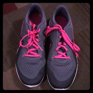 Women’s Nike Training Flex Size 7